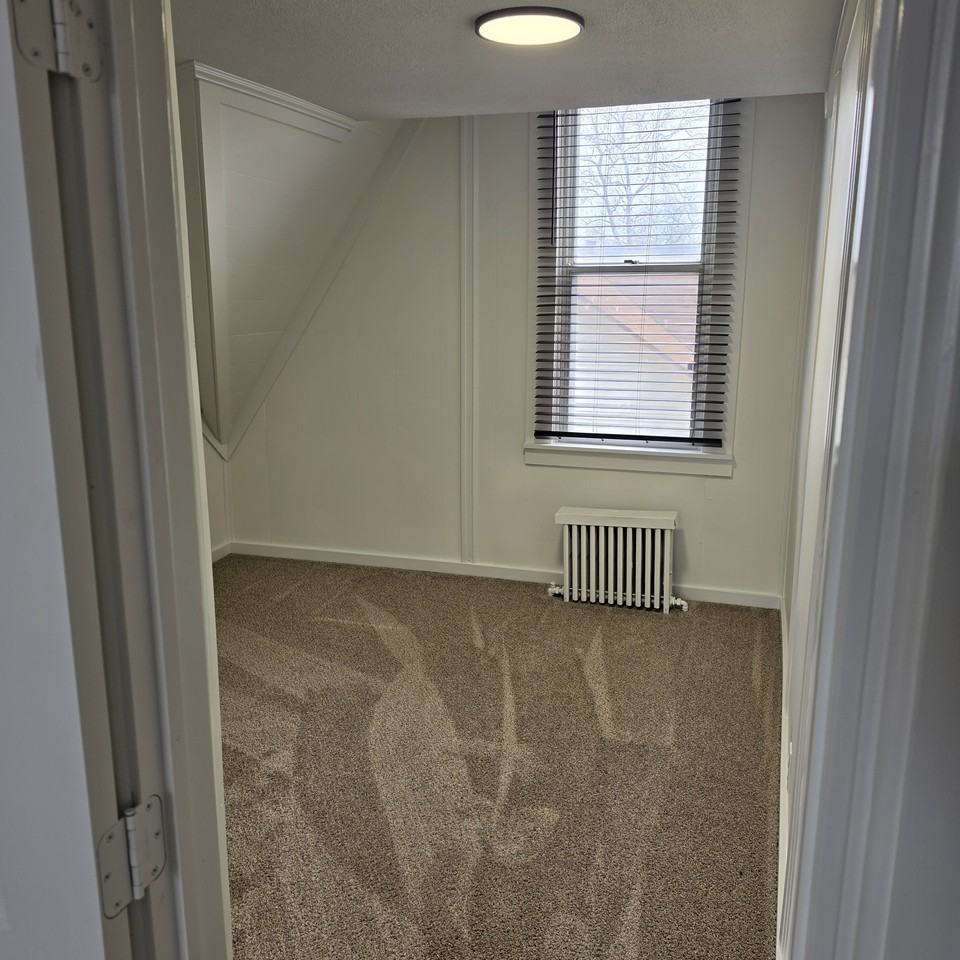 1017 Putnam St - Photo 3 of 10