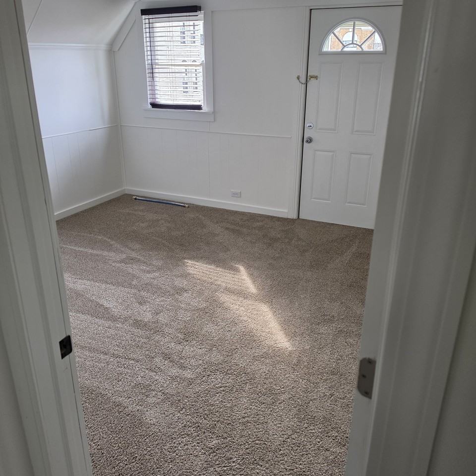 1017 Putnam St - Photo 4 of 10