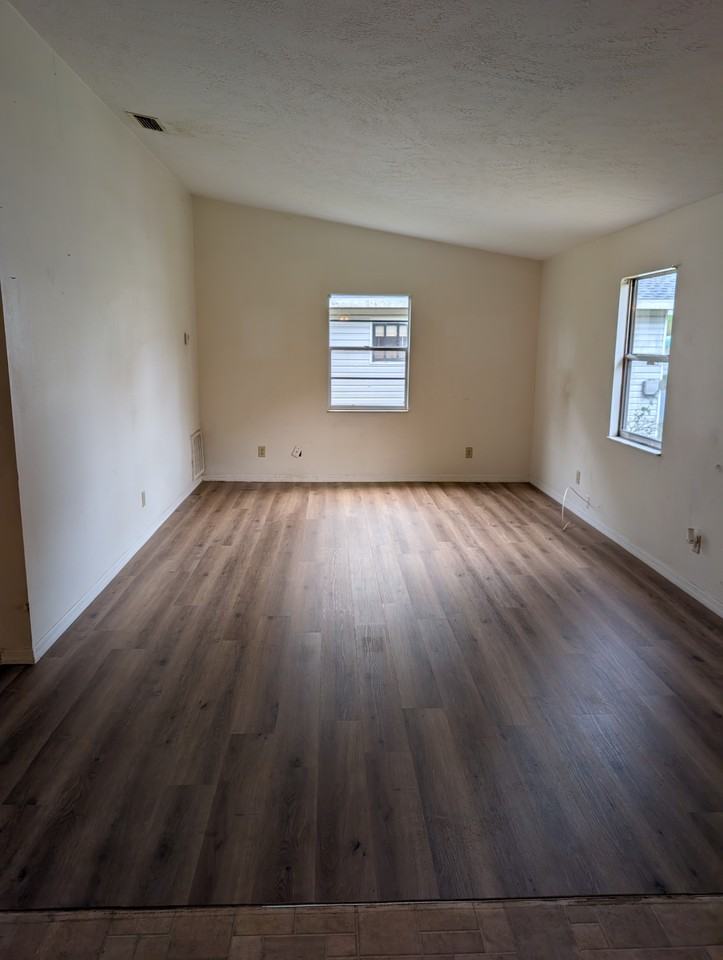 11851 Illinois St - Photo 6 of 10