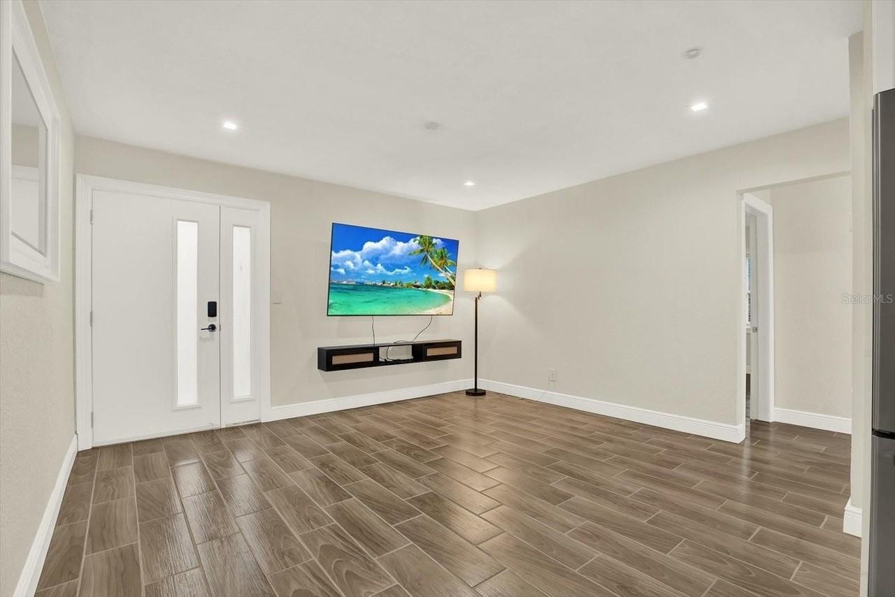 1910 E Wilder Ave - Photo 3 of 23