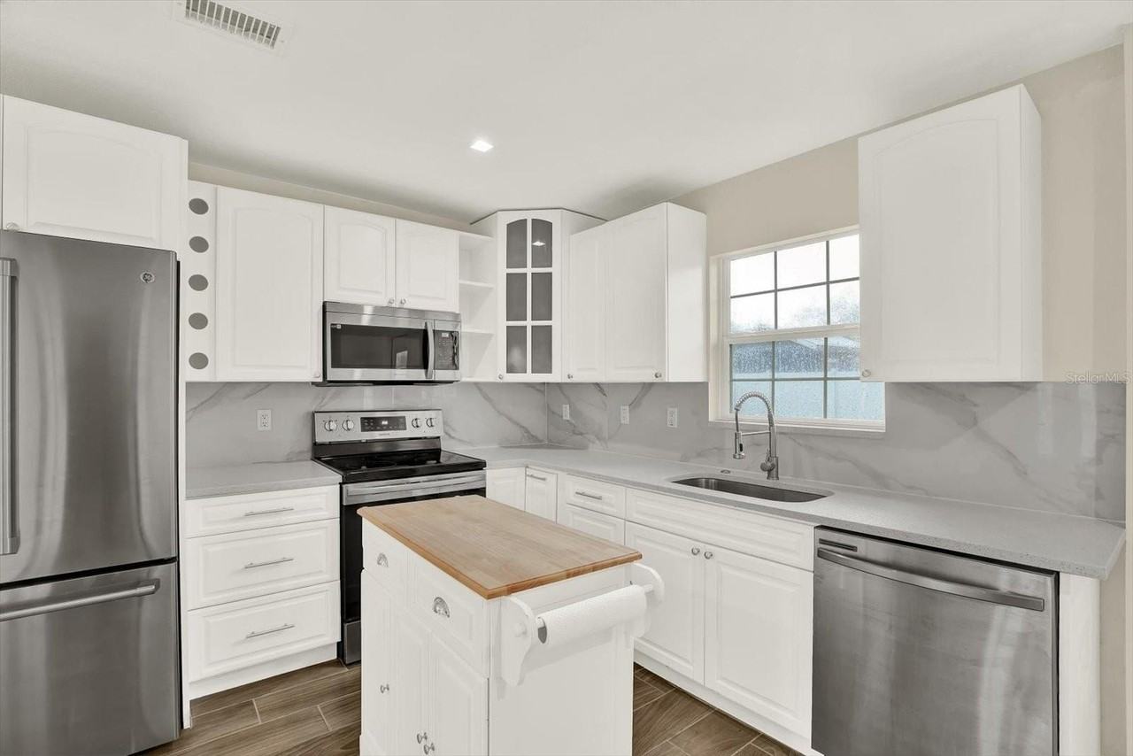 1910 E Wilder Ave - Photo 5 of 23