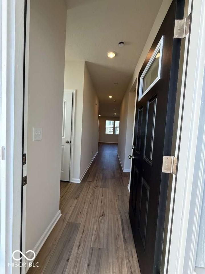 3815 Sterling Dr - Photo 4 of 41