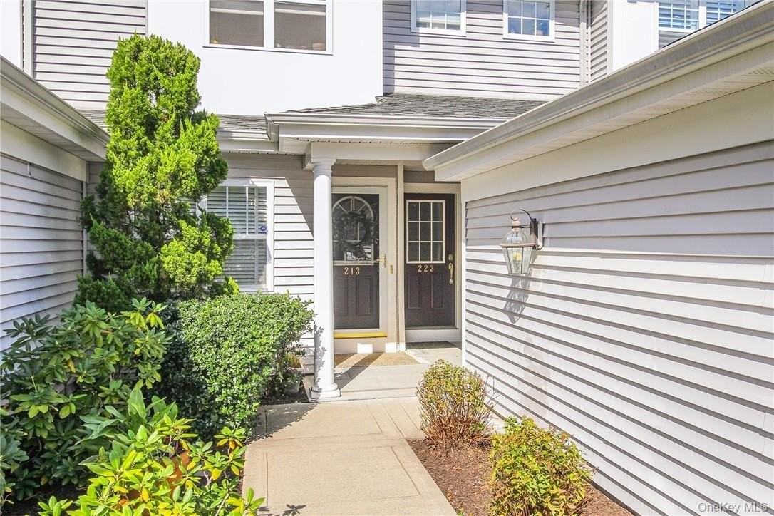 213 Waterside Close - Photo 2 of 33