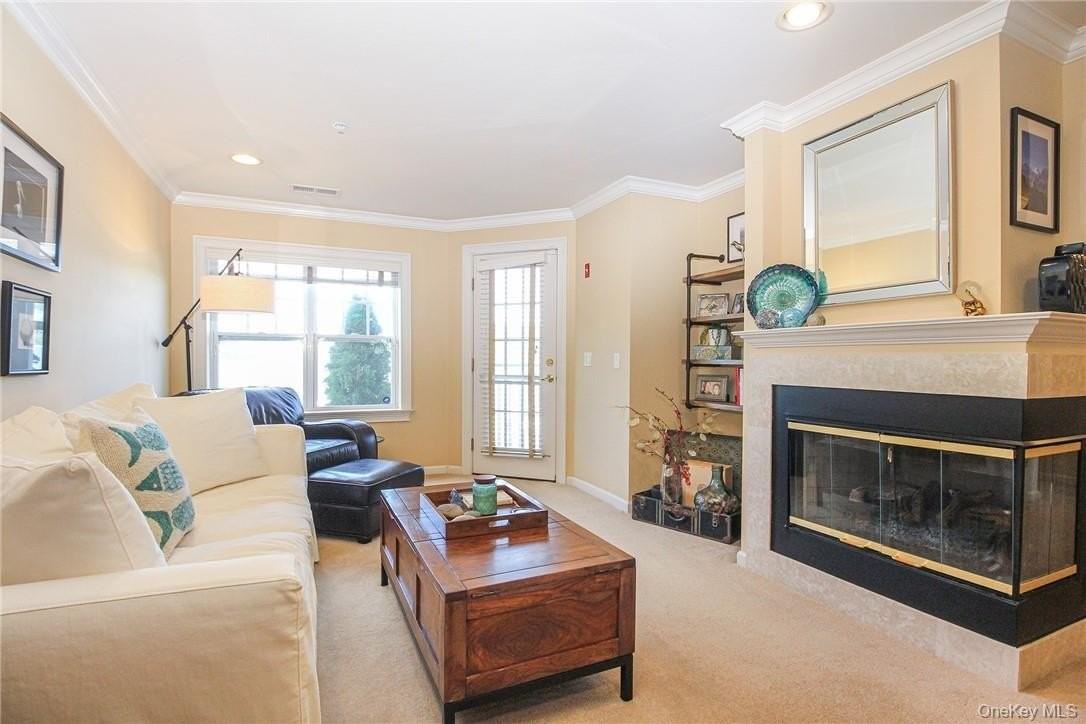 213 Waterside Close - Photo 5 of 33