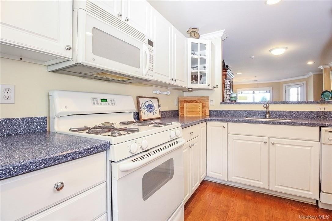 213 Waterside Close - Photo 7 of 33