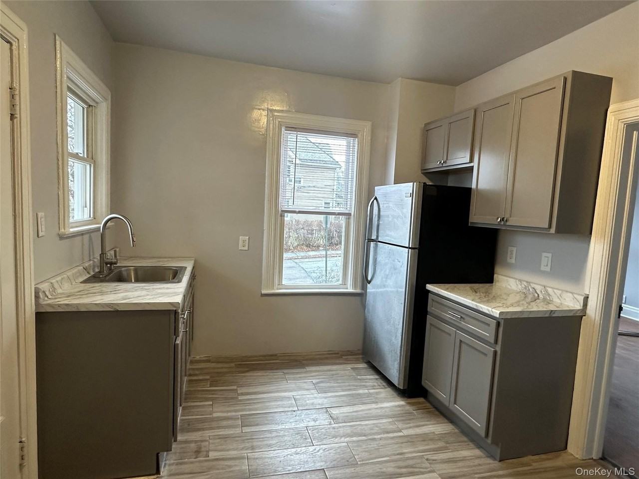 400 Dyckman St - Photo 4 of 7