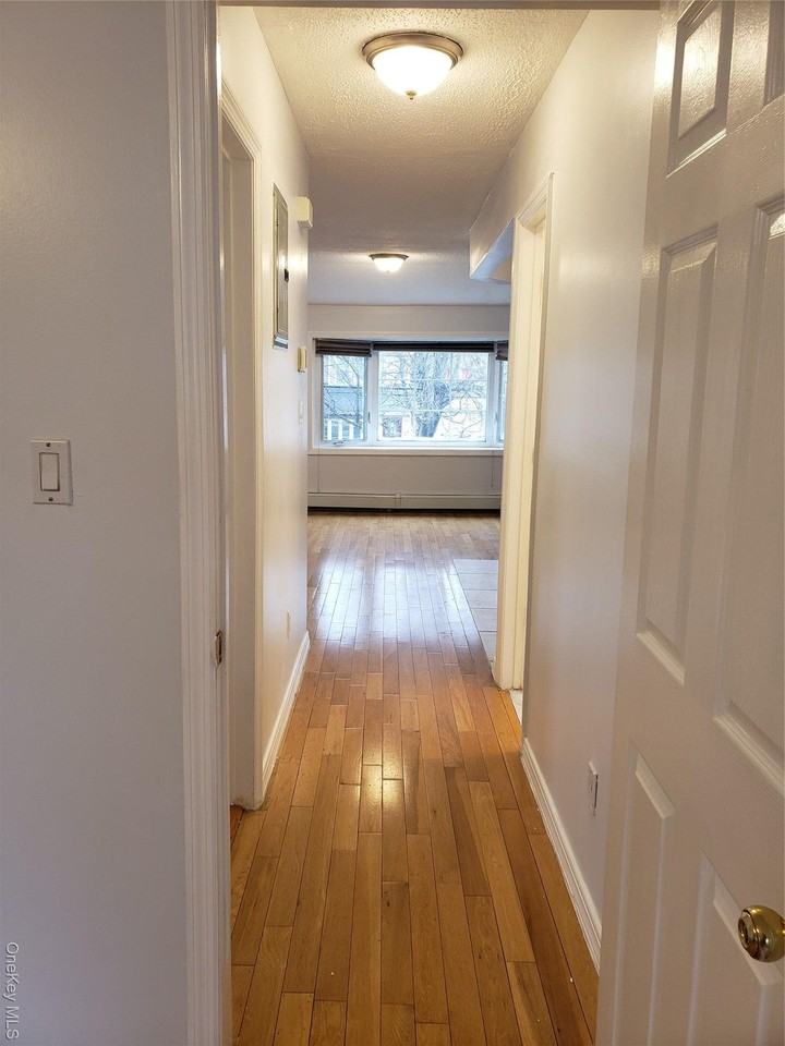 22426 Edmore Ave - Photo 6 of 11