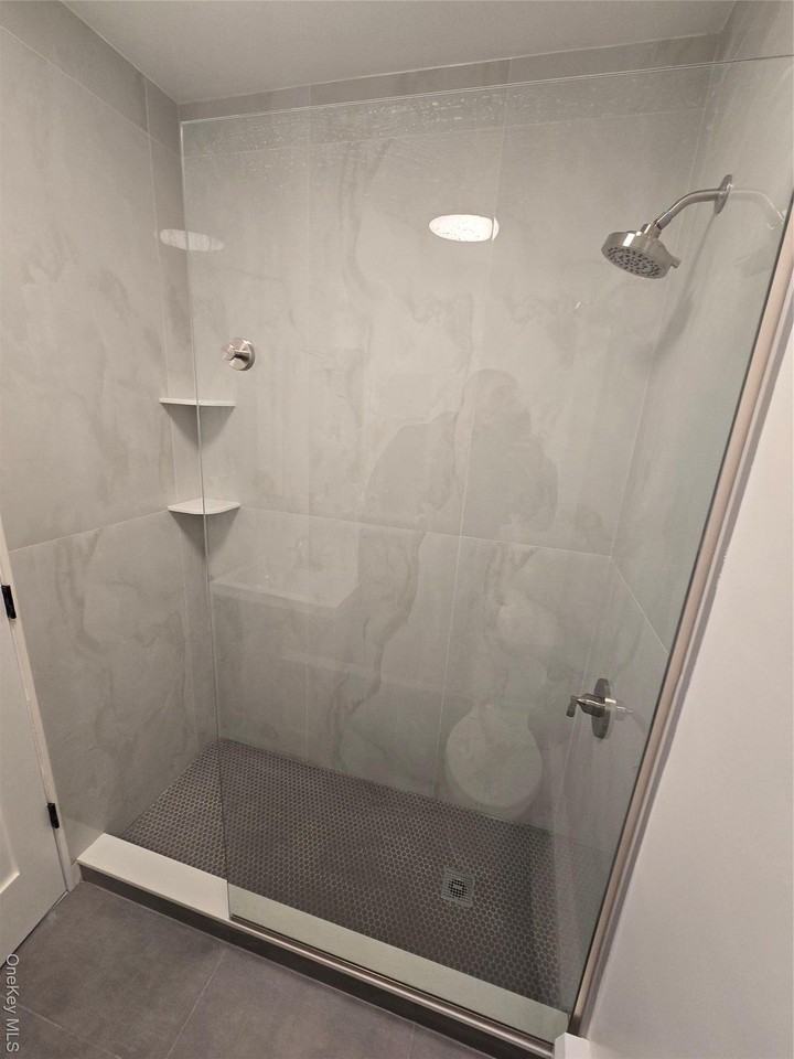 112 Webster Ave Apt 3 - Photo 6 of 7