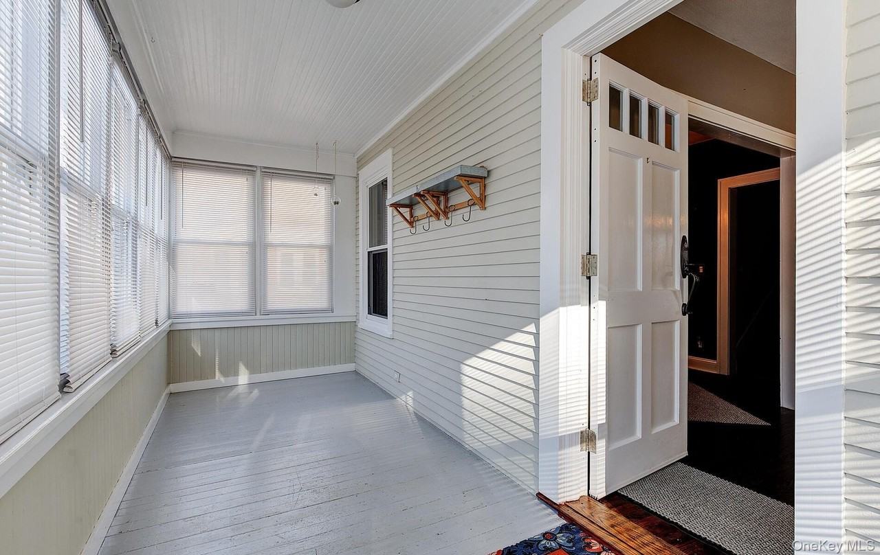 256 Nassau Rd - Photo 2 of 22