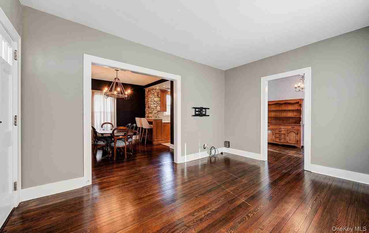 256 Nassau Rd - Photo 5 of 22