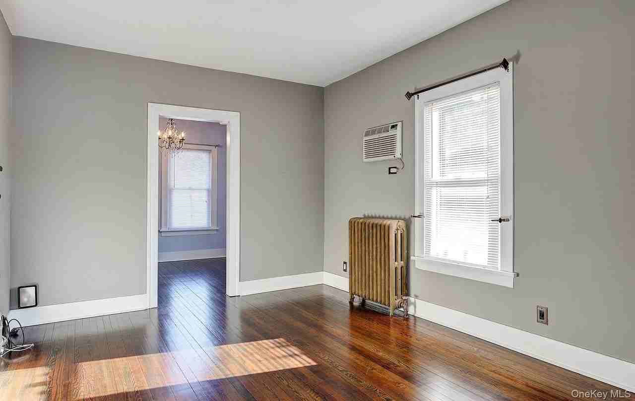 256 Nassau Rd - Photo 6 of 22