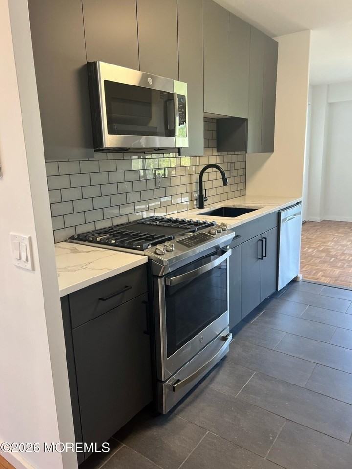 10 Ocean Blvd Apt 10a - Photo 4 of 18