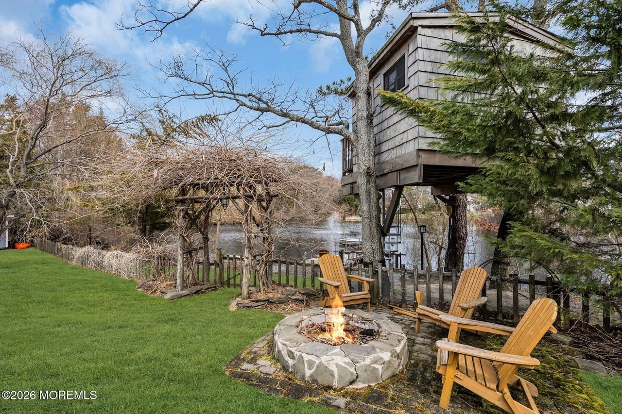 375 Kildare Dr - Photo 2 of 26