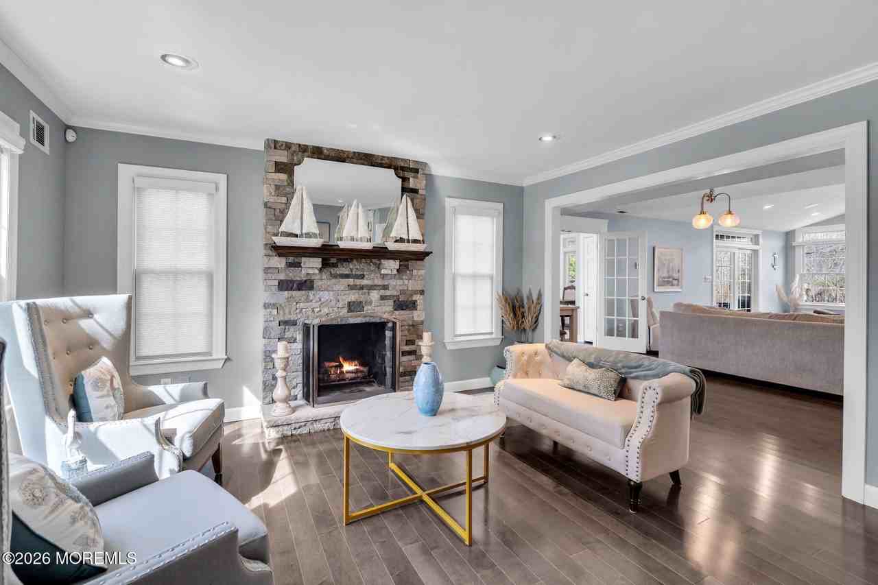 375 Kildare Dr - Photo 5 of 26