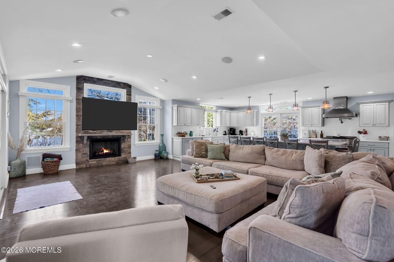 375 Kildare Dr - Photo 6 of 26