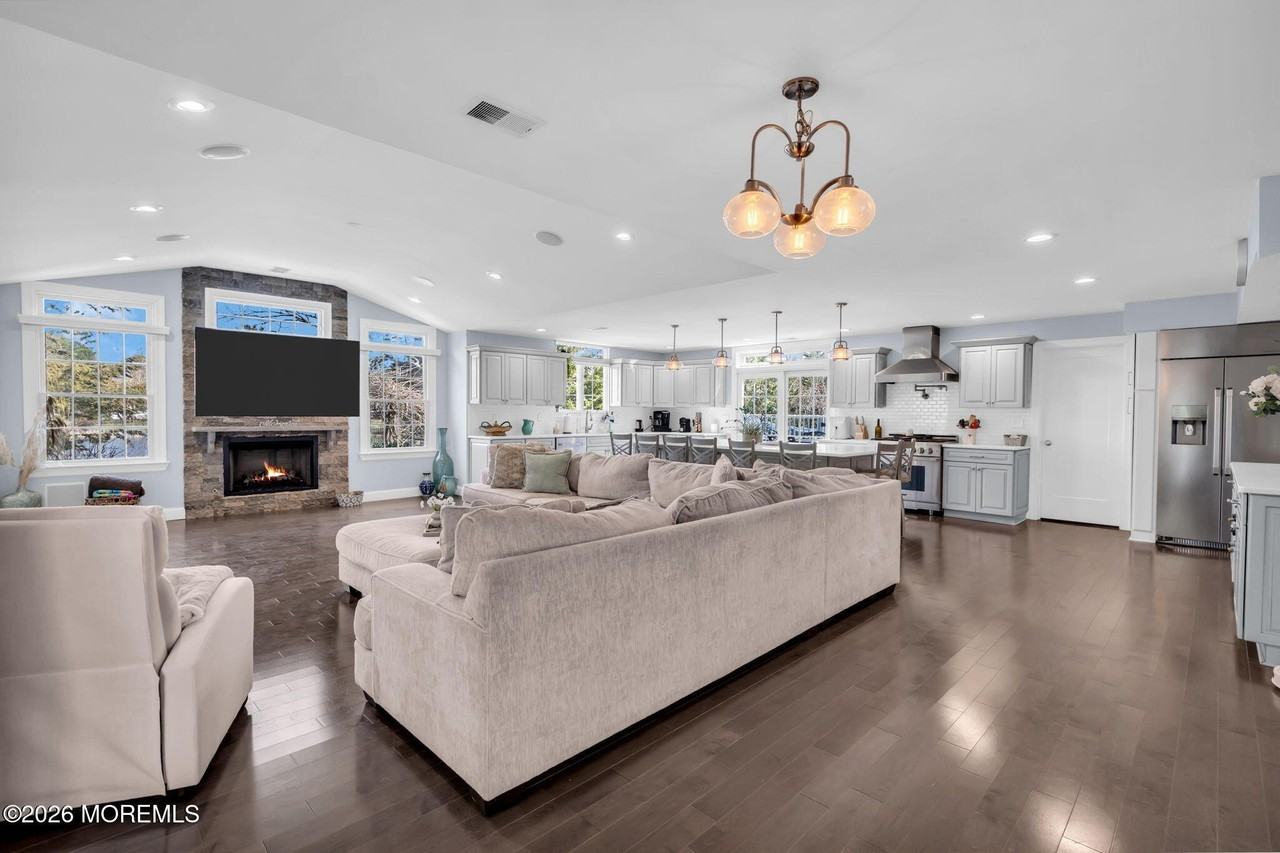 375 Kildare Dr - Photo 7 of 26