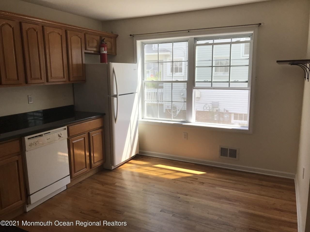 112 Morris Ave #B - Photo 5 of 22