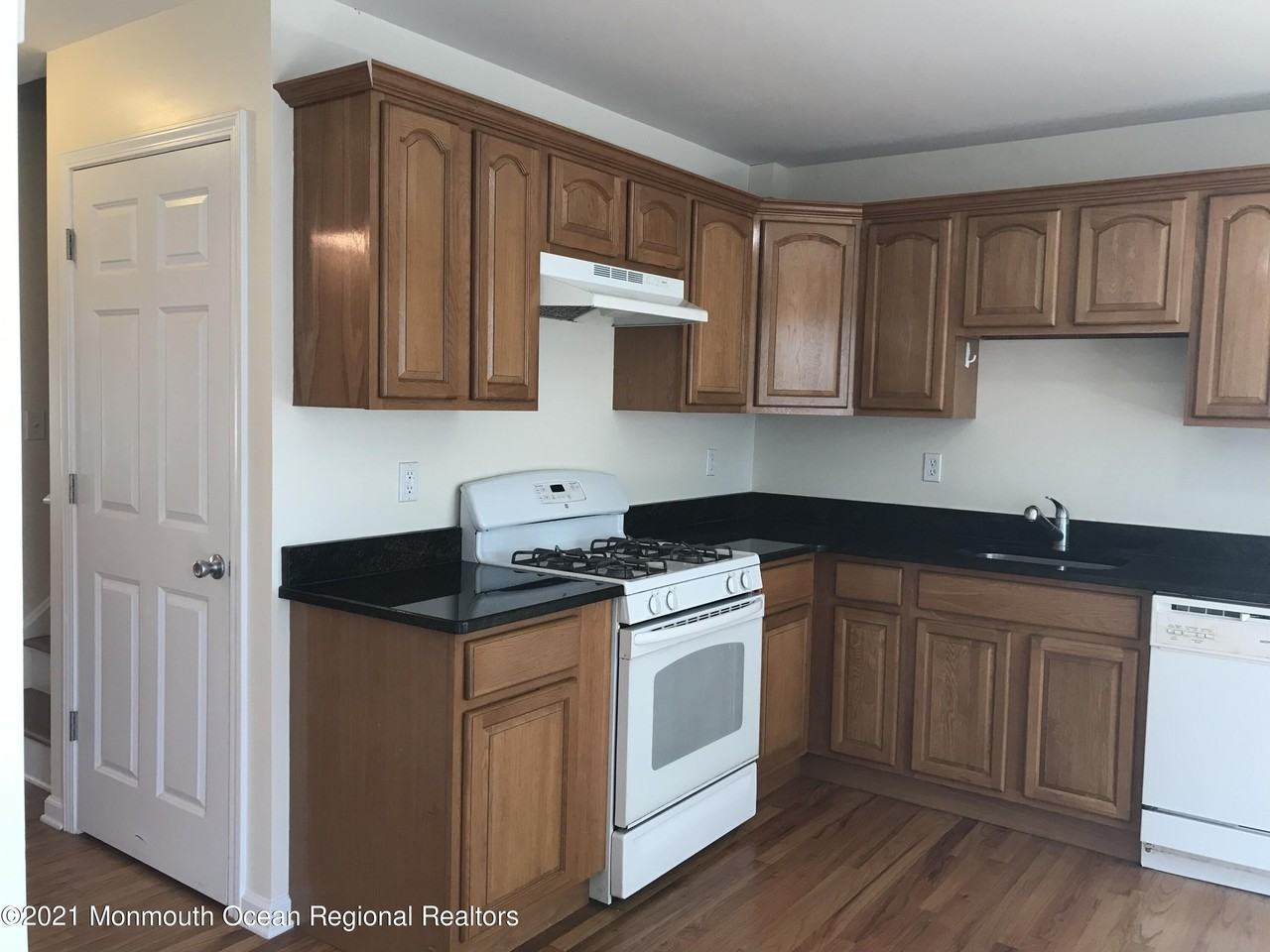 112 Morris Ave #B - Photo 6 of 22