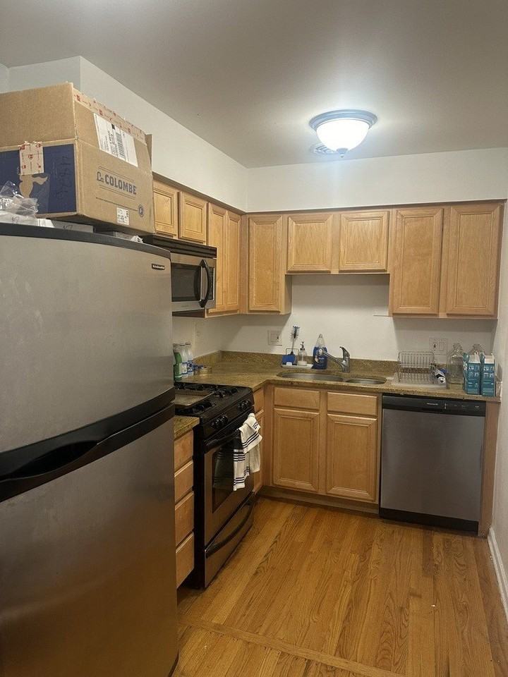 1415 W Lunt Ave Apt 408 - Photo 2 of 6