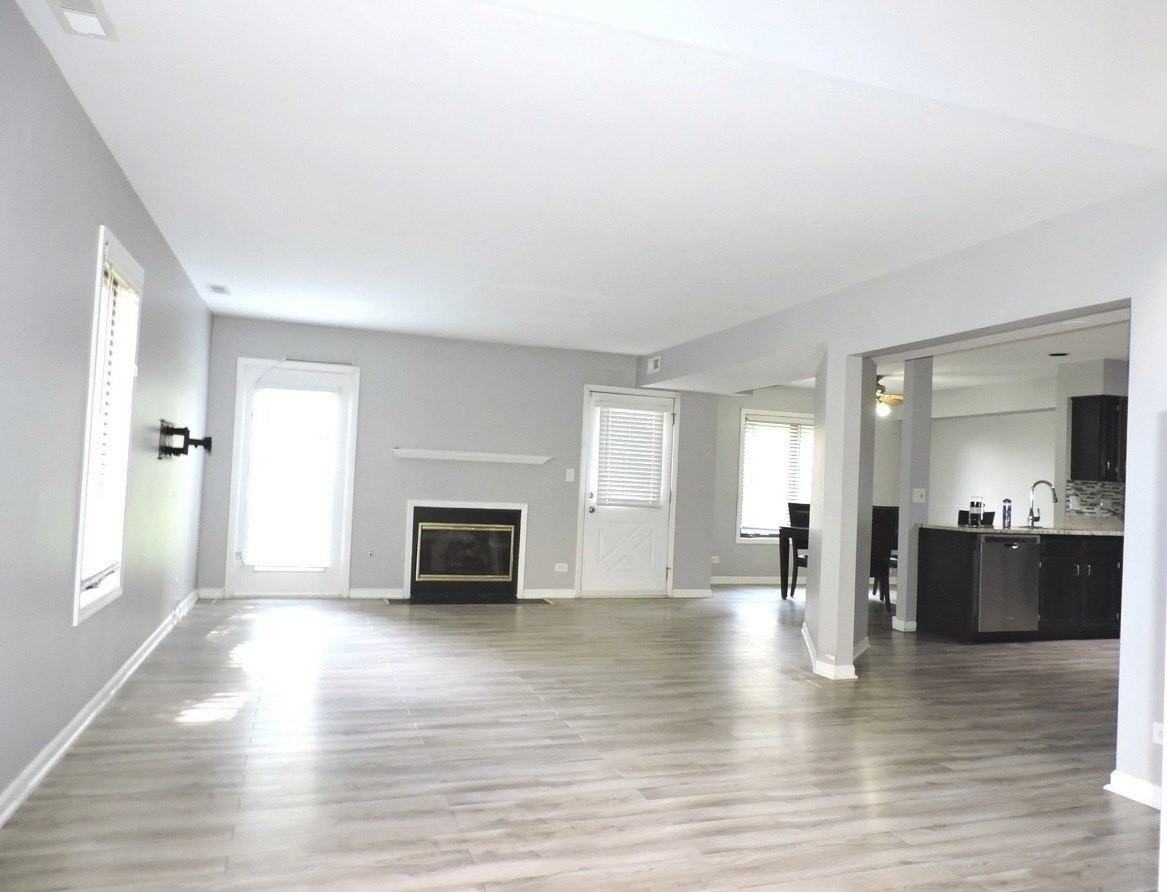 245 Carlisle Ave - Photo 4 of 18