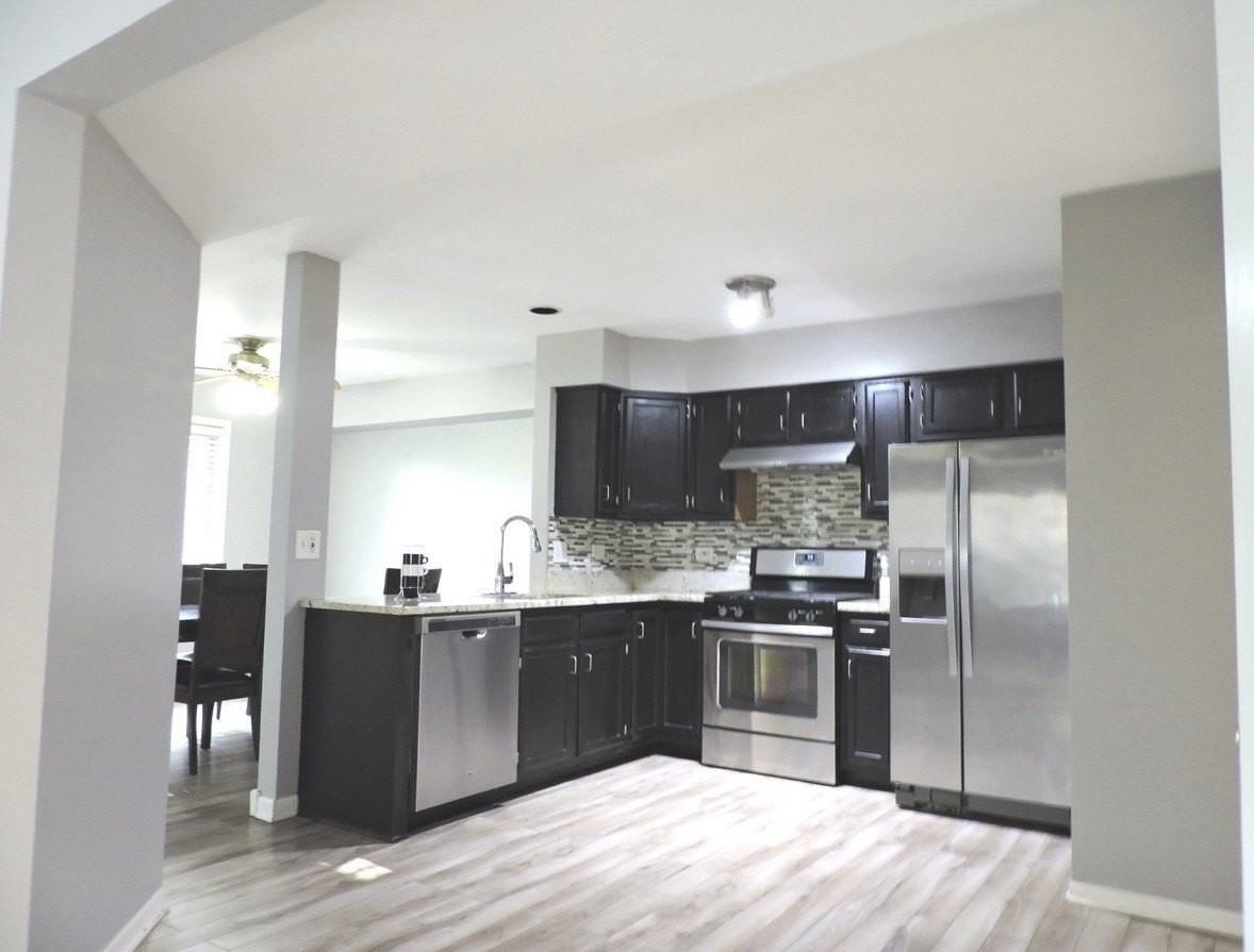 245 Carlisle Ave - Photo 6 of 18