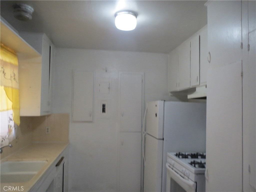 16928 Central Rd #4 - Photo 5 of 6