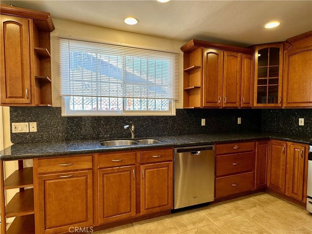 6415 Lederer Ave - Photo 3 of 15