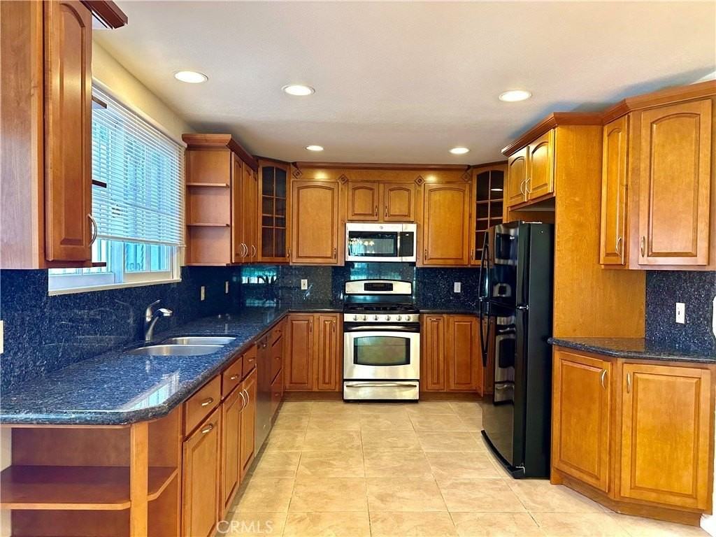 6415 Lederer Ave - Photo 4 of 15