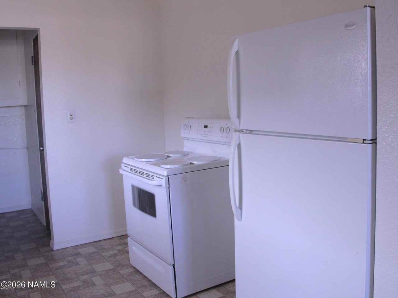 817 W Gilmore St Apt B - Photo 4 of 7