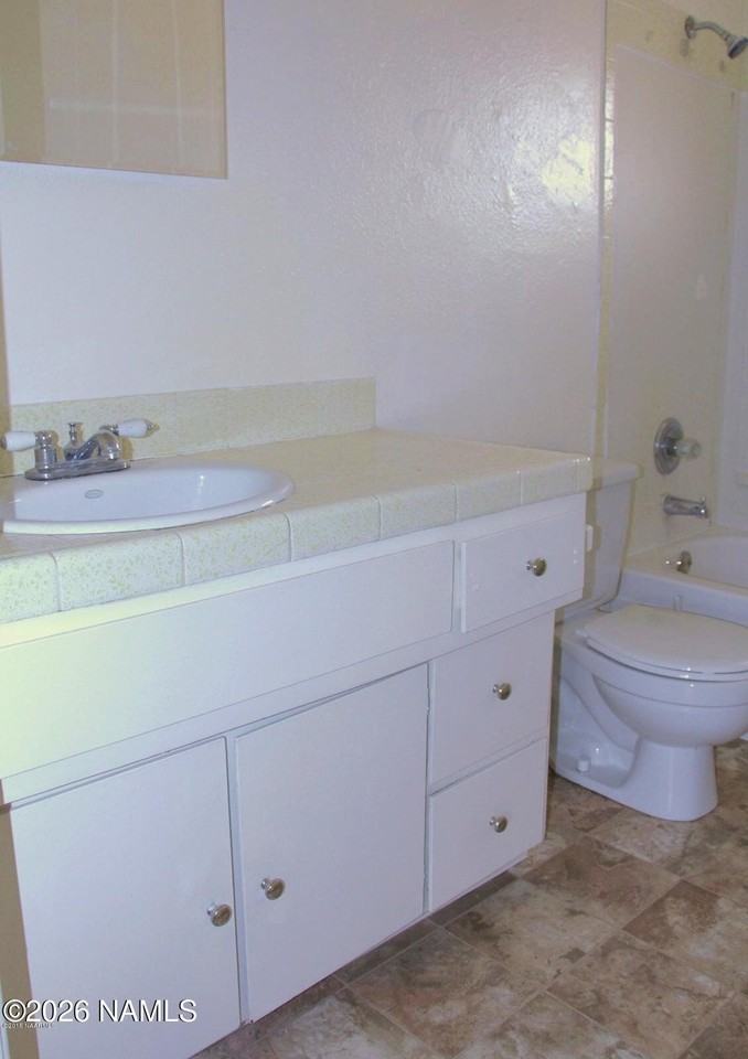 817 W Gilmore St Apt B - Photo 5 of 7