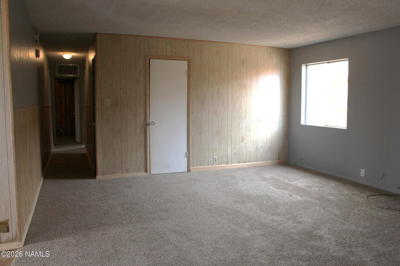 817 W Gilmore St Apt B - Photo 7 of 7