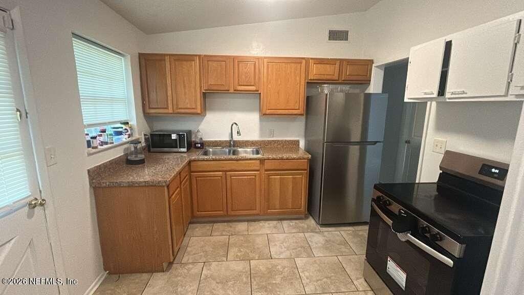 815 La Marche Dr - Photo 2 of 11