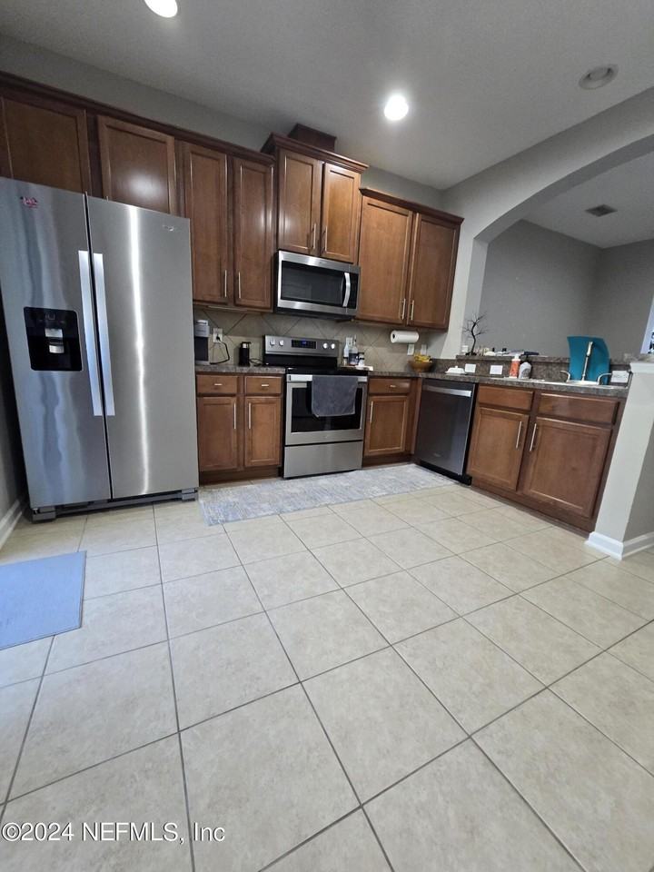 13035 Sunset Lake Dr - Photo 6 of 17