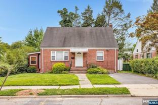 162 Washington Pl - Photo 1 of 1