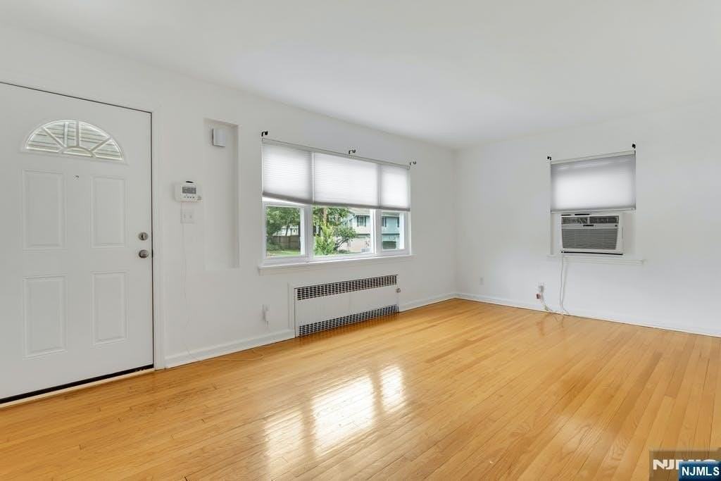 162 Washington Pl - Photo 3 of 27