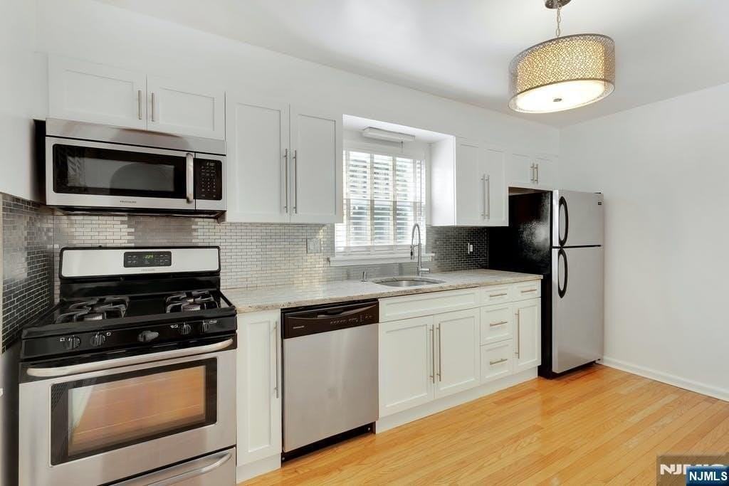 162 Washington Pl - Photo 6 of 27