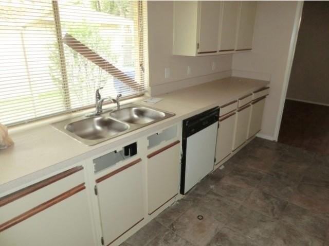 3313 Janwood Ln - Photo 6 of 11