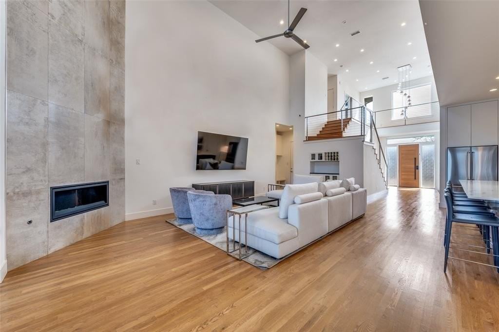 3925 Lively Ln - Photo 3 of 17