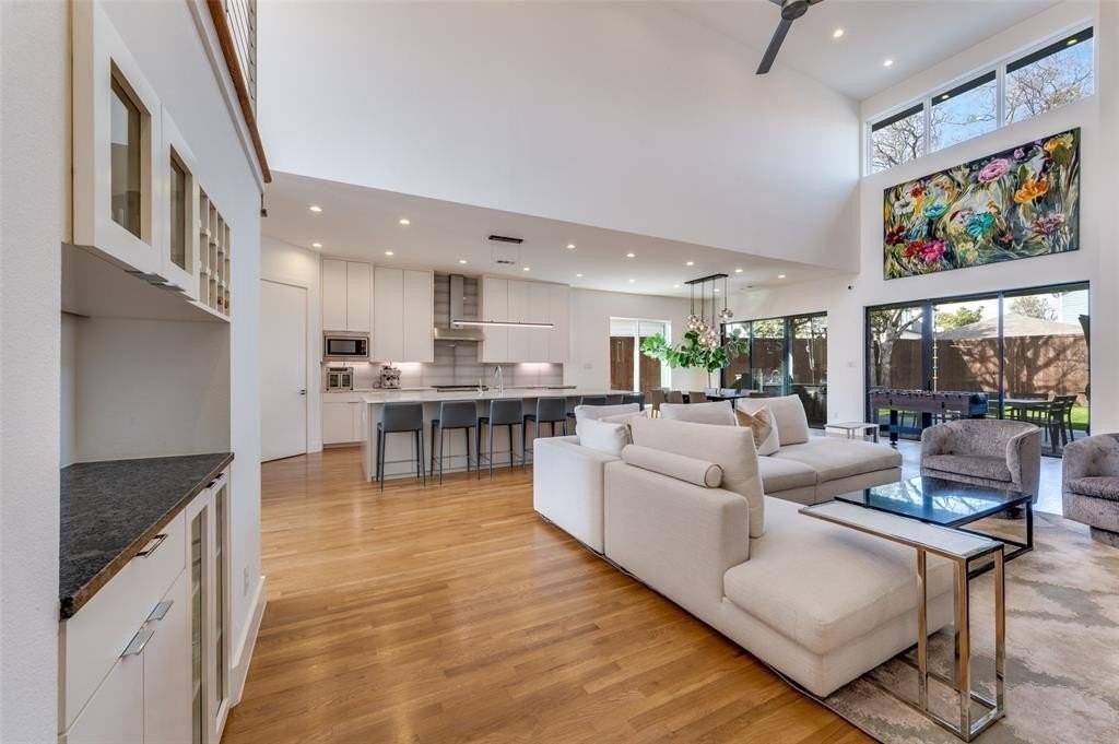 3925 Lively Ln - Photo 4 of 17