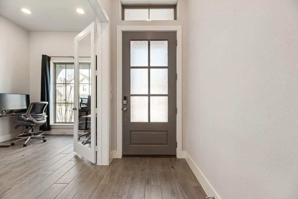 3902 Braxton Dr - Photo 4 of 33