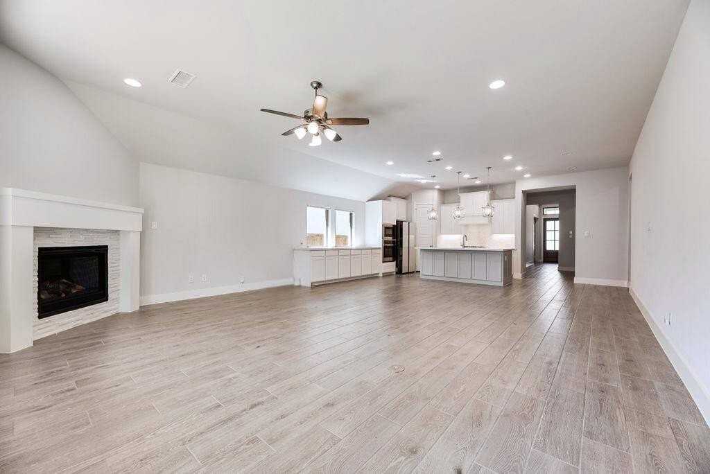 3902 Braxton Dr - Photo 5 of 33