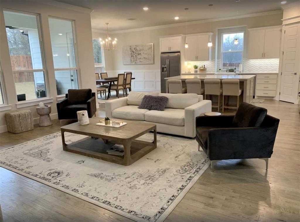 306 Village Way - Photo 3 of 14