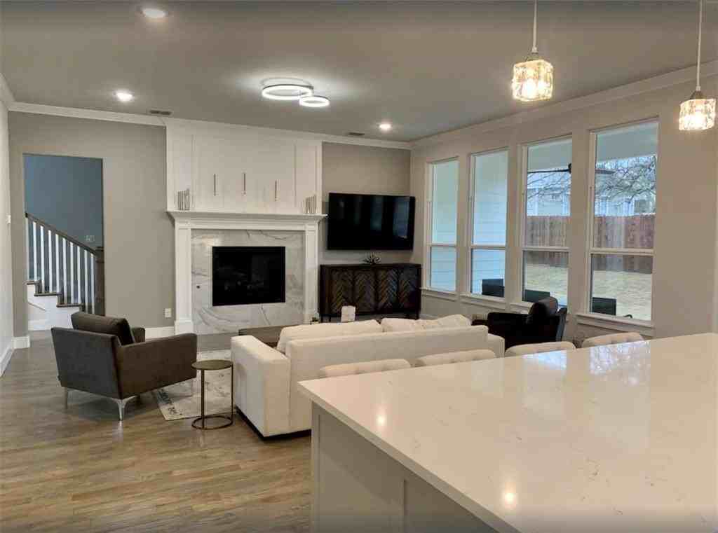 306 Village Way - Photo 4 of 14