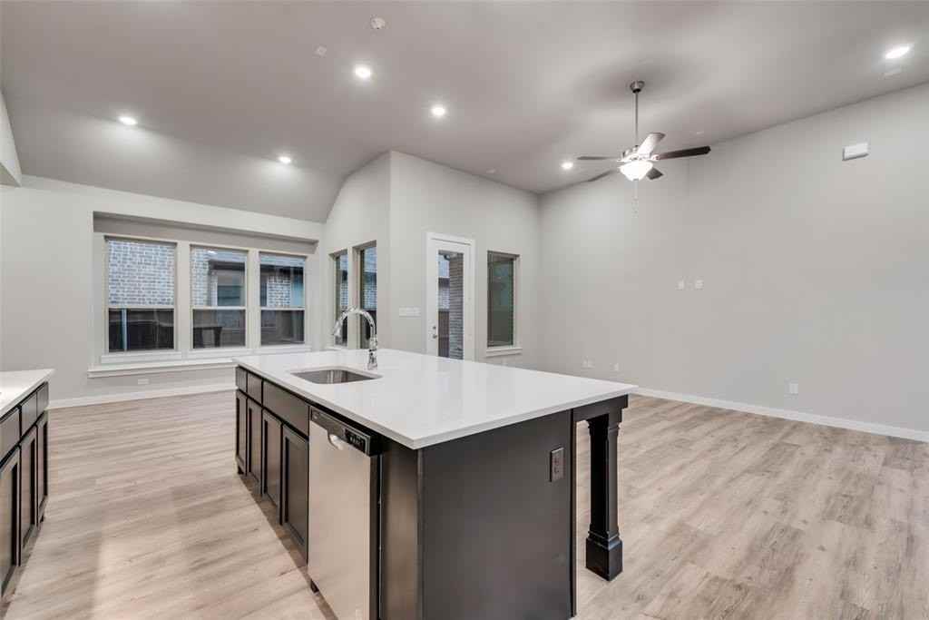 527 Embargo Dr - Photo 6 of 18