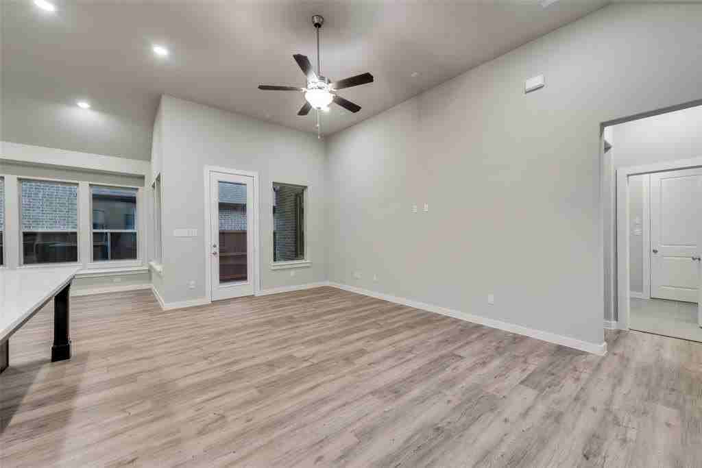 527 Embargo Dr - Photo 7 of 18