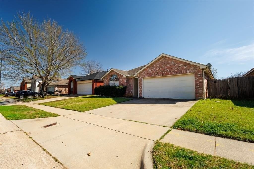 9028 Brushy Creek Trl - Photo 2 of 25