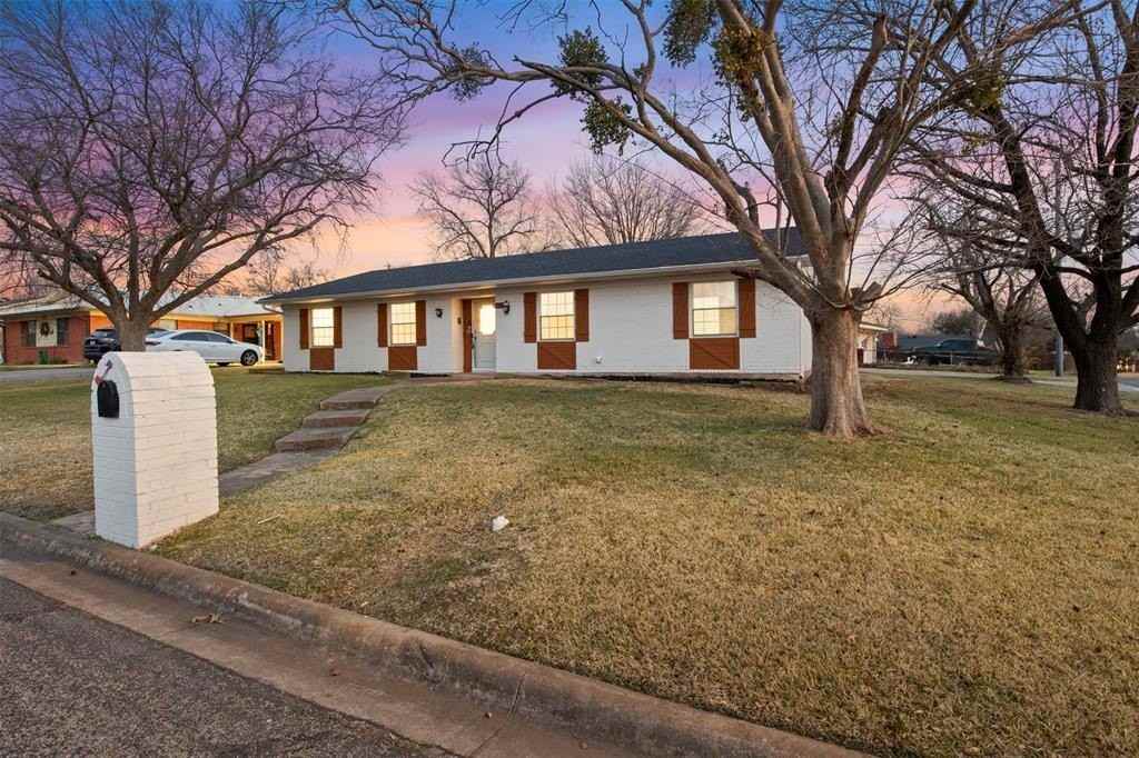 622 Oxford Dr - Photo 2 of 25