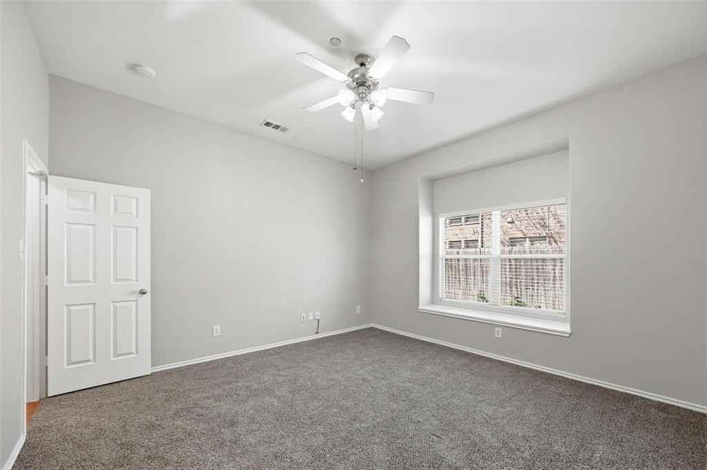 9842 Wake Bridge Dr - Photo 5 of 36