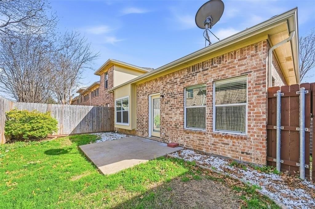 9842 Wake Bridge Dr - Photo 6 of 36