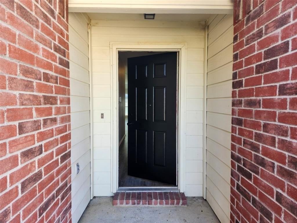 4710 Ashbury Ln - Photo 2 of 32